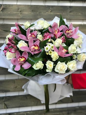 Букет цветов из: Розы и Хризантемы в Иннополисе