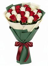 Букет Микс из красных и белых роз в Иннополисе