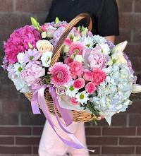 Композиция солнечный день в Иннополисе Цветочная композиция из Розы, Хризантемы, Пионы и Лизиантусы в корзине в Иннополисе