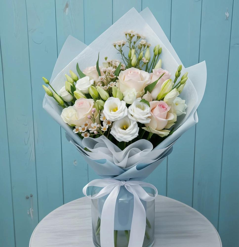 Букет цветов из: Розы и Лизиантусы в Иннополисе