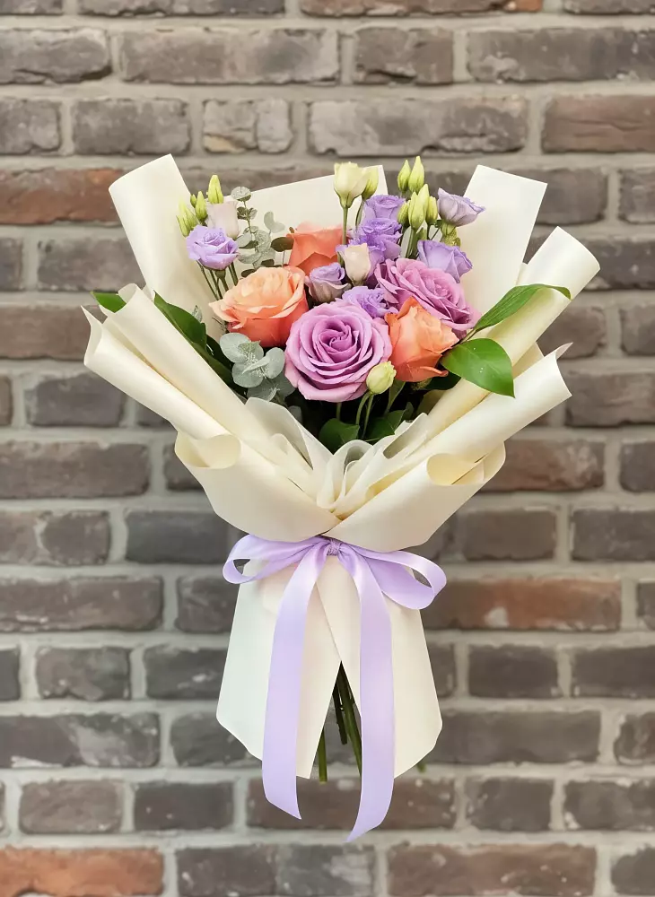 Букет цветов из: Лизиантусы и Розы в Иннополисе