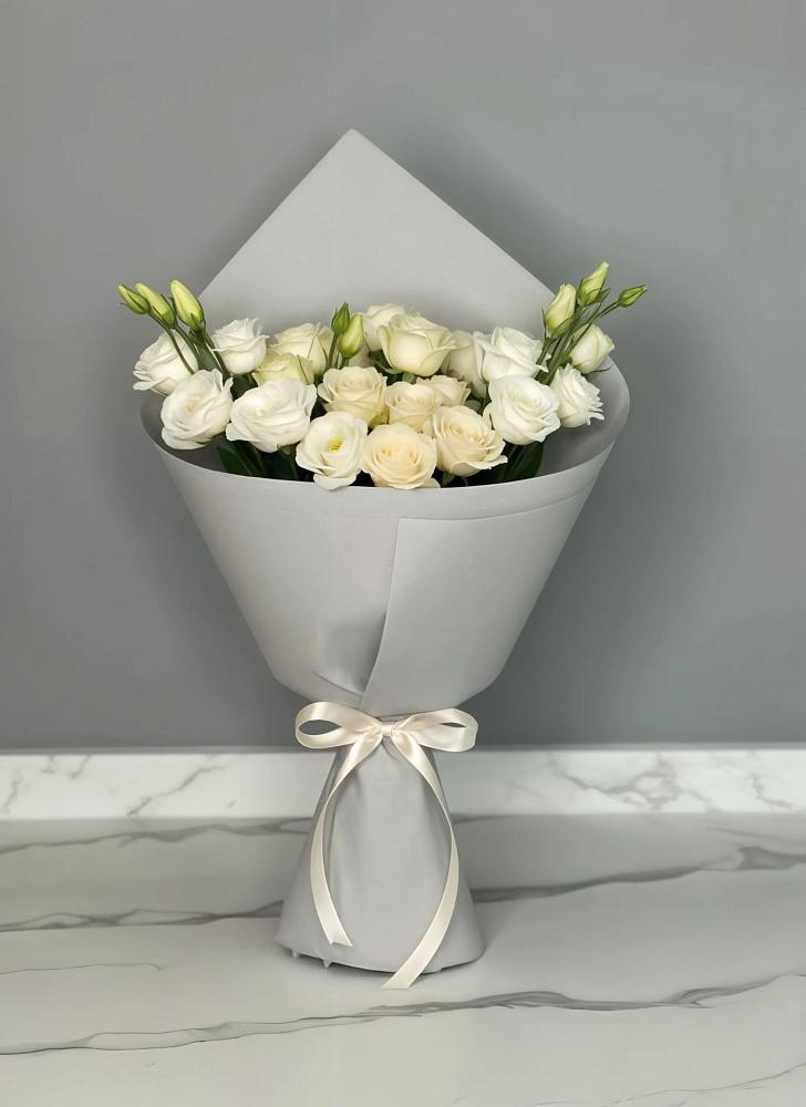 Букет цветов из: Розы и Лизиантусы в Иннополисе