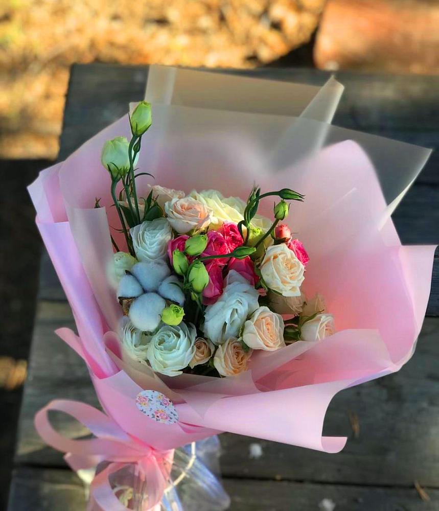 Букет цветов из: Розы и Лизиантусы в Иннополисе