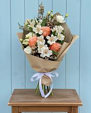 Букет цветов из:  Альстромерии, Лизиантусы, Розы и Хризантемы в Иннополисе