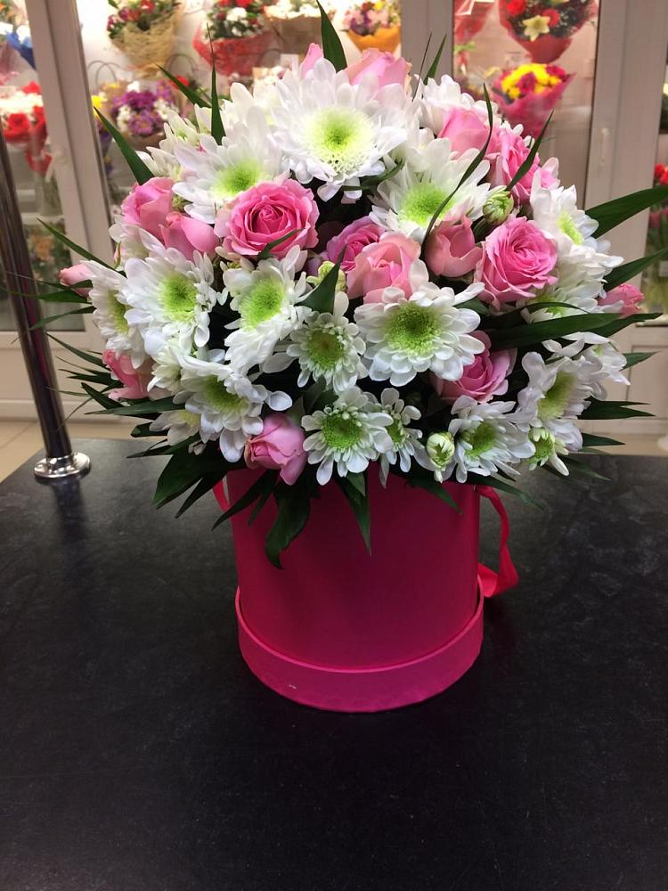 Цветочная композиция из Розы и Хризантемы в шляпной коробке в Иннополисе