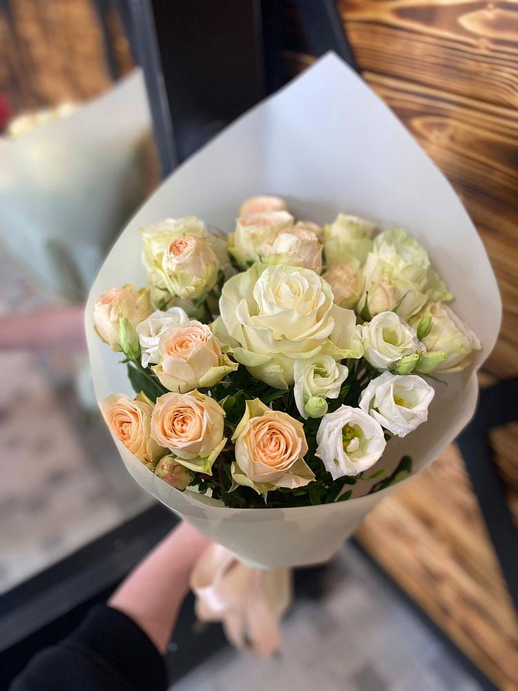 Букет цветов из: Розы и Лизиантусы в Иннополисе