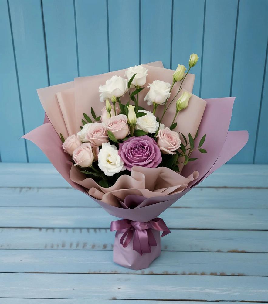 Букет цветов из: Розы и Лизиантусы в Иннополисе